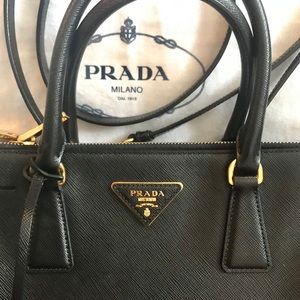 Prada Saffiano Galleria Medium Bag